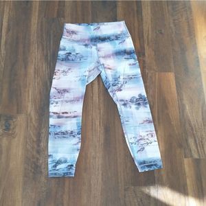 Lululemon graphic print wunder under 10